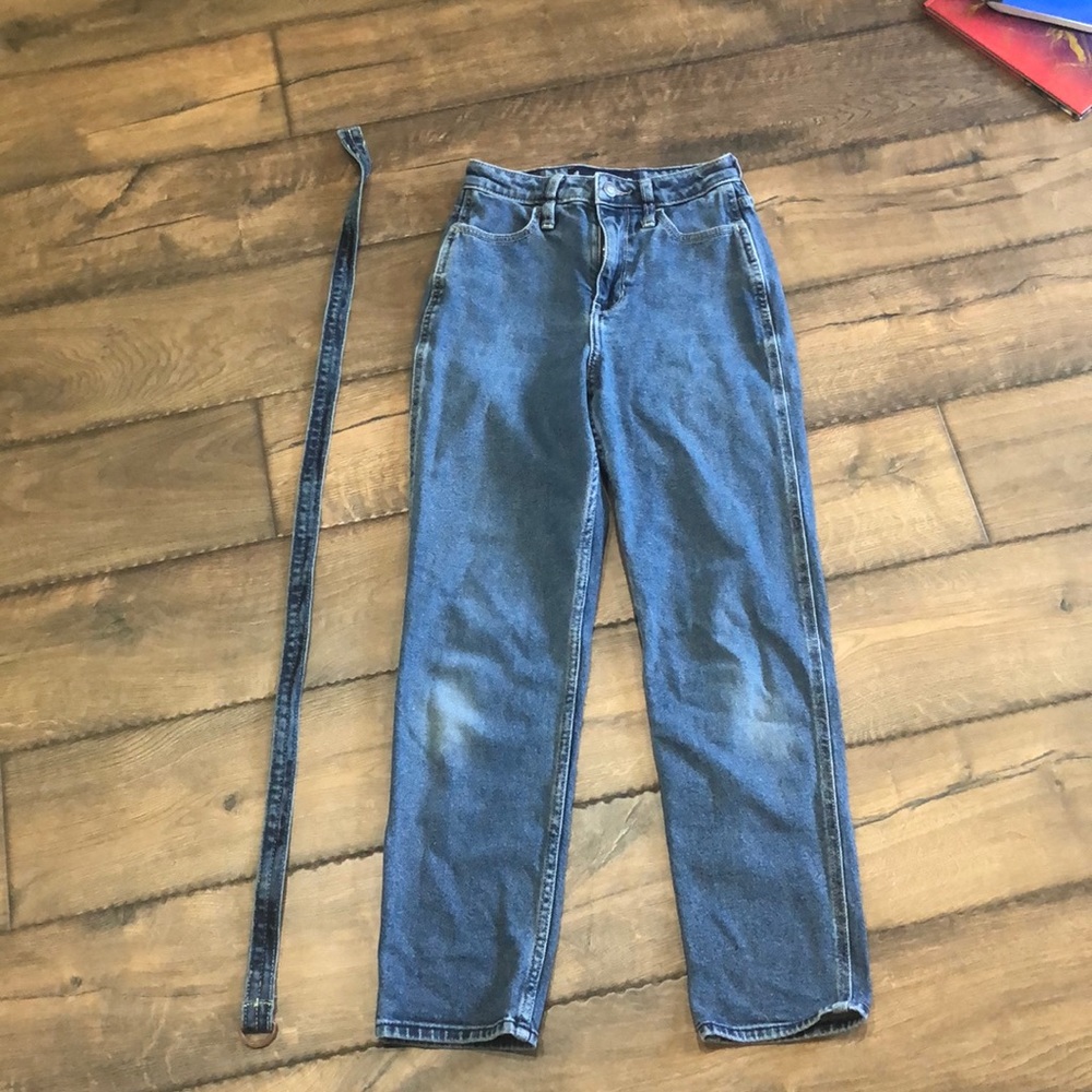 Hollister mom jeans with matching denim belt!